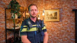 In gesprek met de man achter het politie-uniform: Angelo van Lieburg