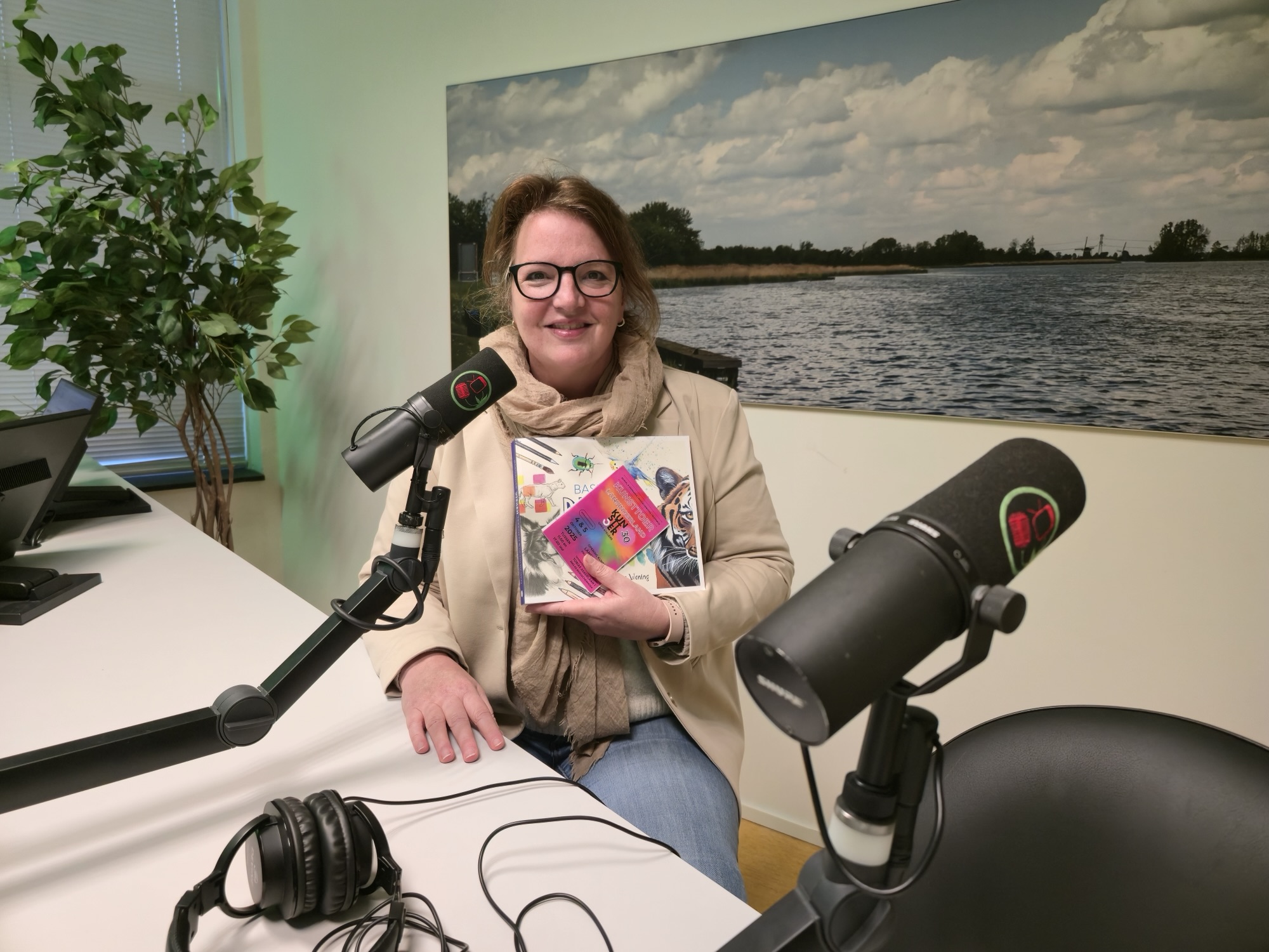 Julia Woning lanceert 24e titel: ‘Basisboek Dieren Tekenen & Schilderen’
