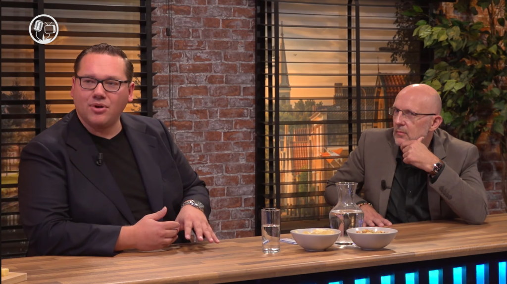 Vliegveld, verkiezingen en verkeer in de oktobereditie van Het Raadhuis