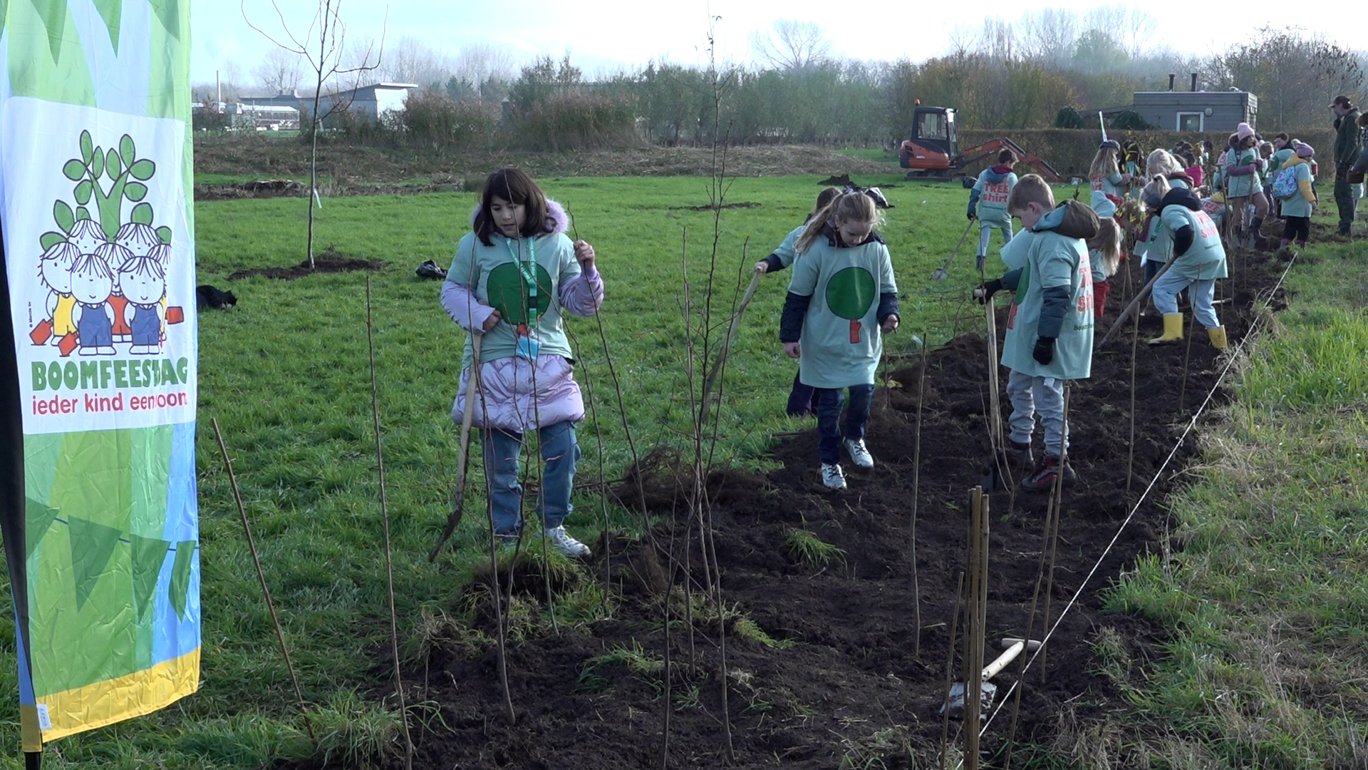 Eerste bomen de grond in: Boerderij Het Lansingerland start transitie naar agroforestry