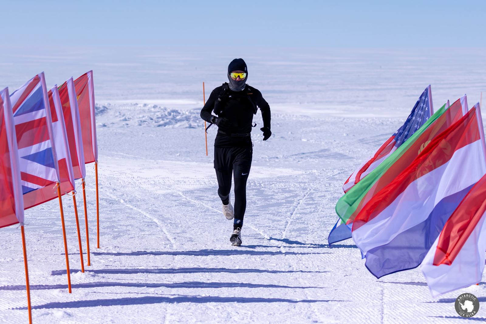 Jasper Weeteling loopt 81 kilometer op Antarctica: ‘Surrealistisch en episch’