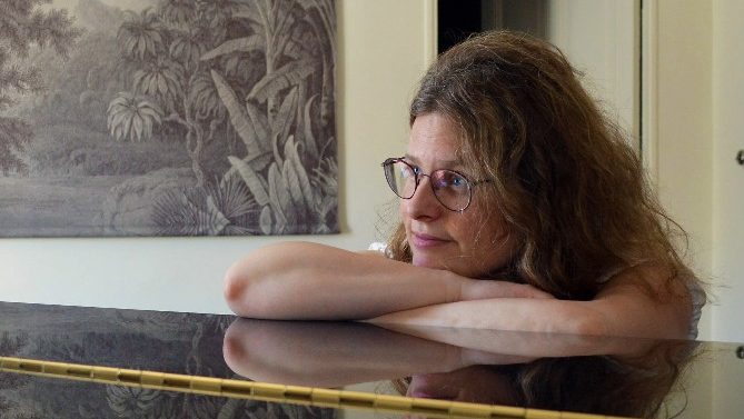 Yvet van der Tuin te gast bij De Kunst van Kleinkunst