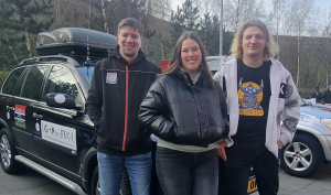 Go to Africa 20-jarige Kayleigh rijdt met zelf opgelapte auto 7.000 km naar Gambia