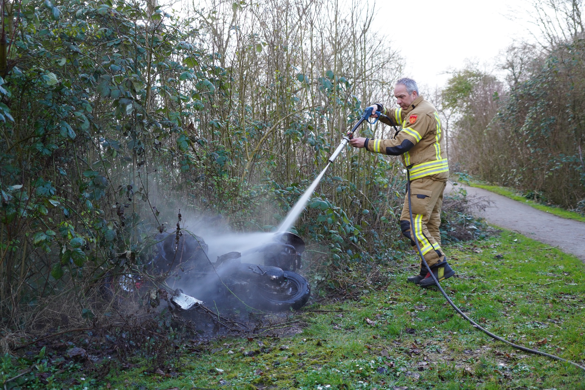 Scooter uitgebrand na brandstichting in park Berkel en Rodenrijs