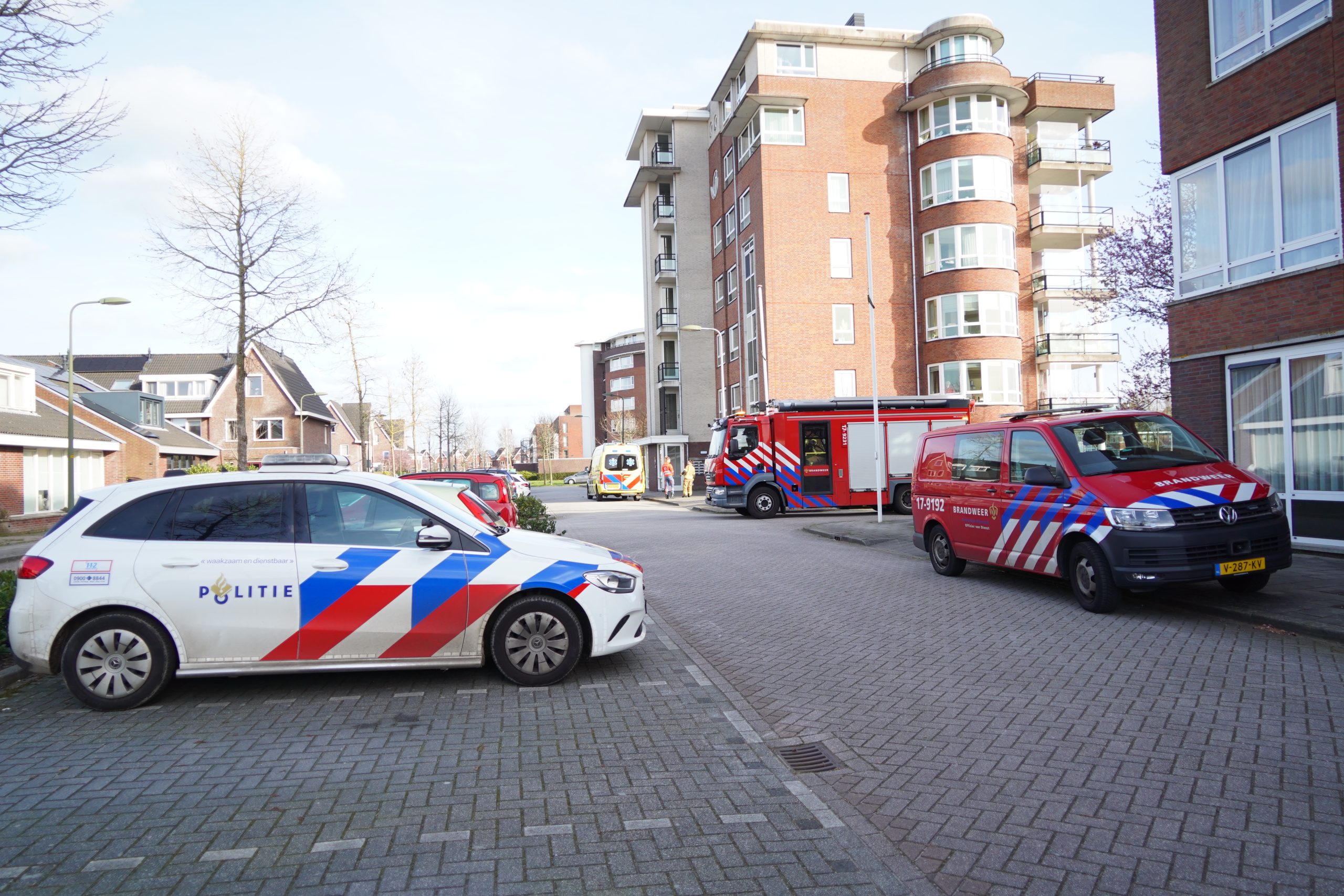 Brandweer doet onderzoek naar koolstofmonoxide vergiftiging in appartementencomplex in Bleiswijk