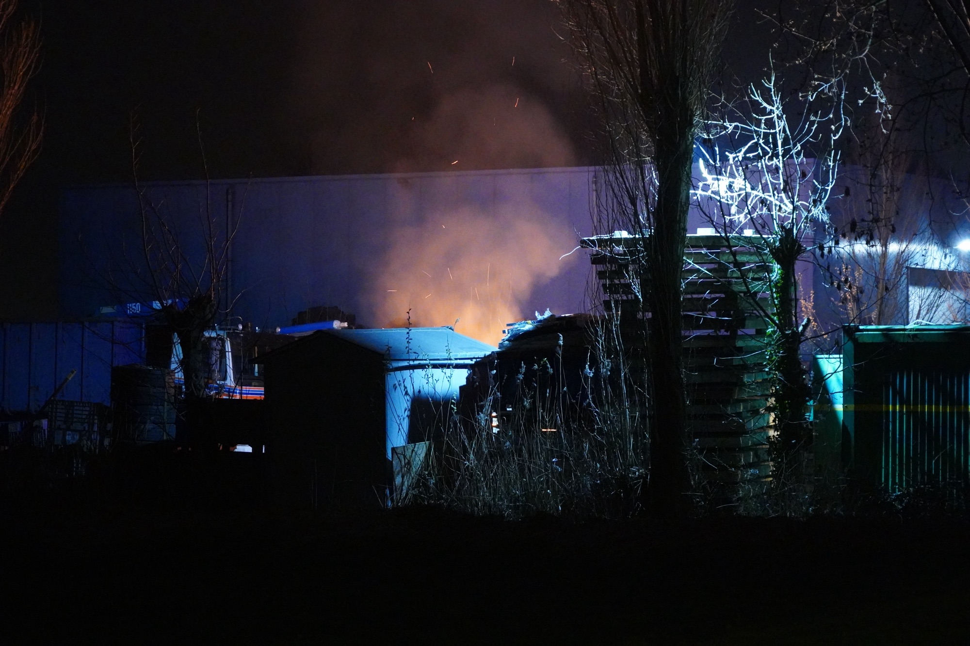 Alerte automobilist merkt brand op langs de N470 Berkel en Rodenrijs