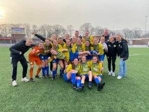 img_3175.jpg Berkel pakt punt bij koploper AZSV