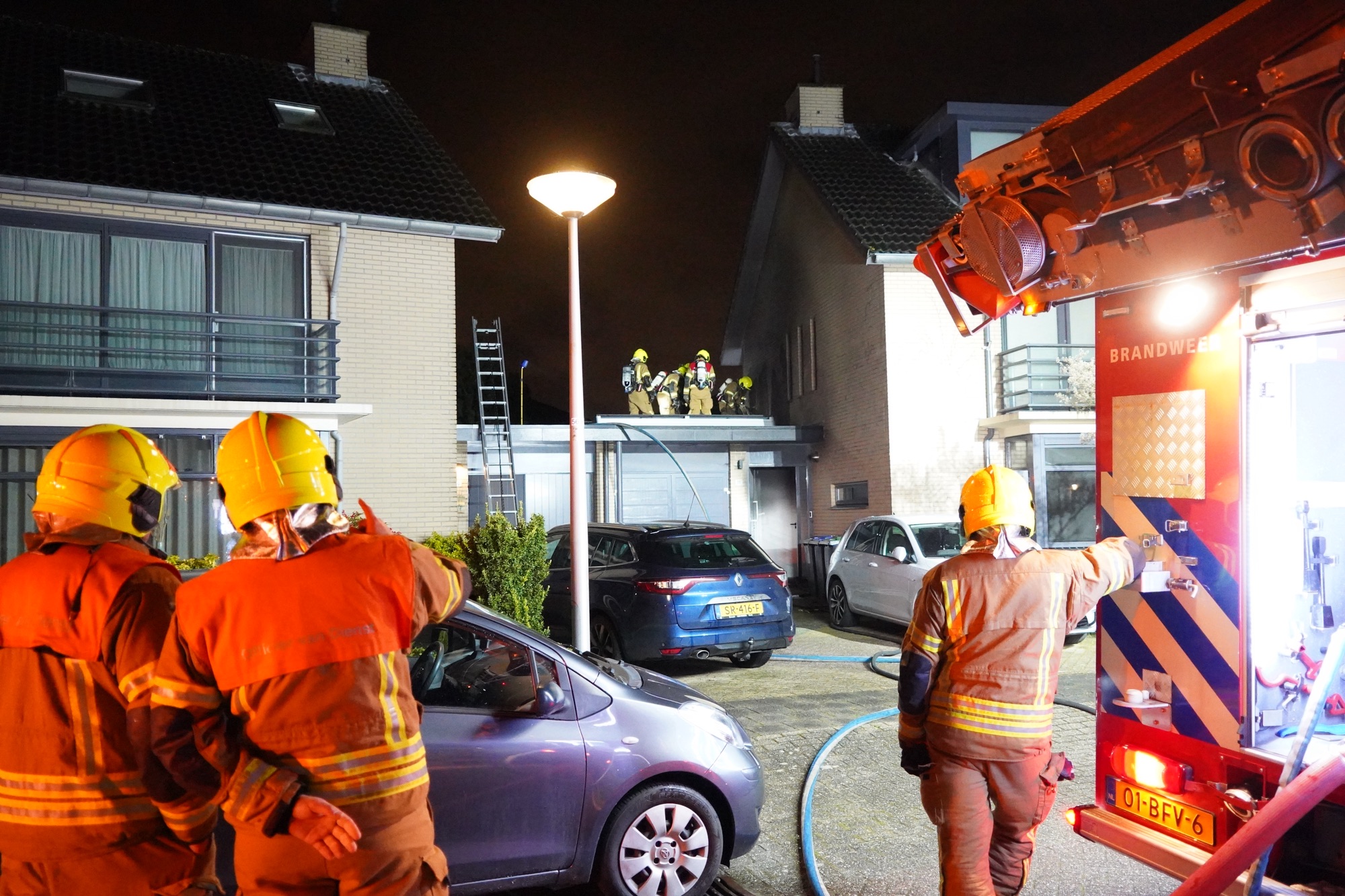 Flinke rookontwikkeling en schade na brand in aanbouw van woning