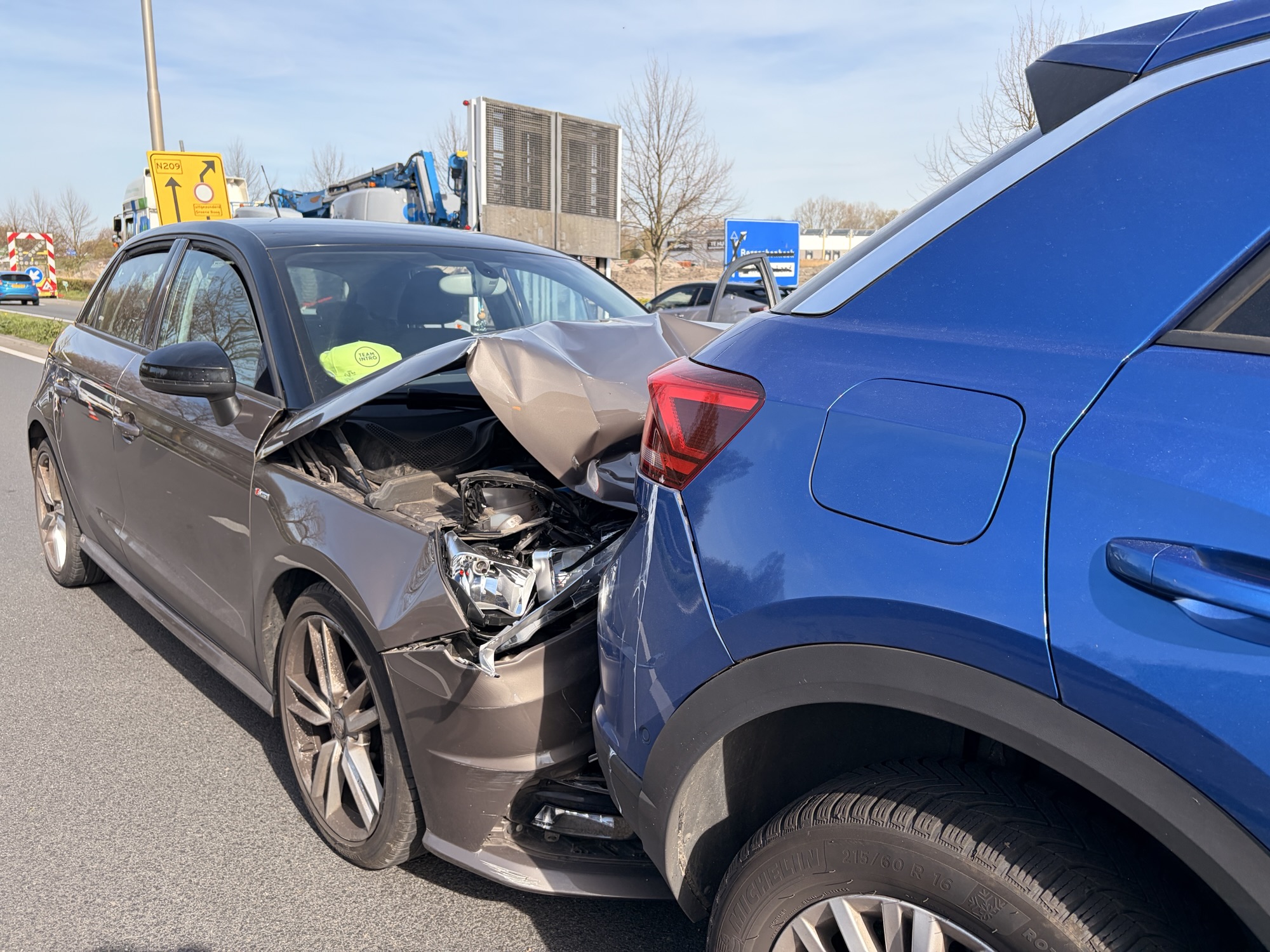Kop-staart botsing zorgt voor forse vertraging N209 Bergschenhoek